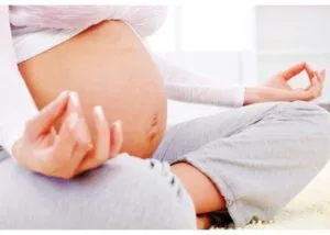 fa_bene_fare_yoga_gravidanza_mamme