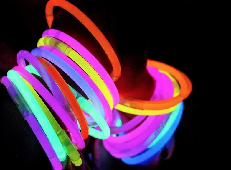 Idee per compleanni? I bimbi adorano i fluo party festa_fluo_bambini