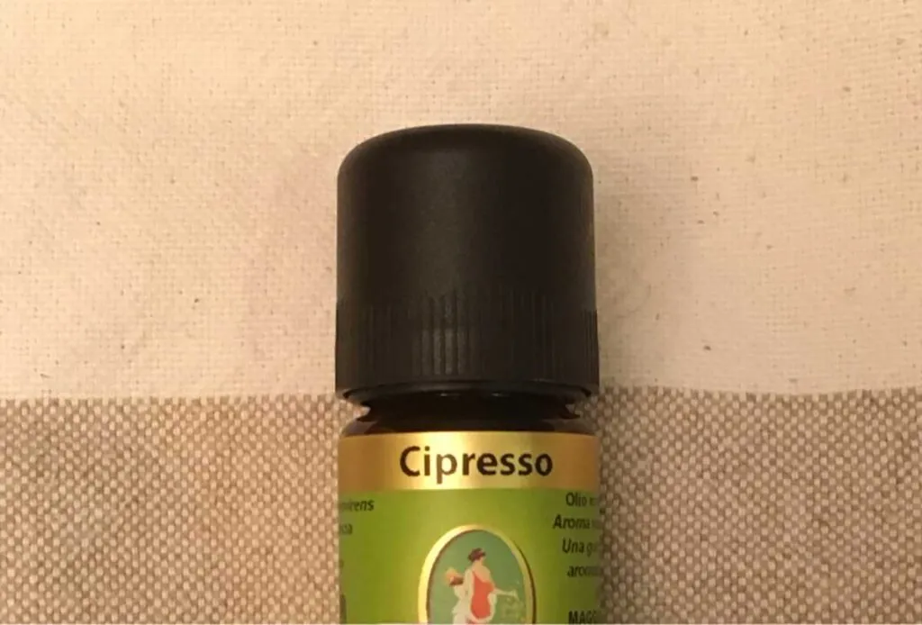 olio-essenziale-cipresso-marco-peli-massoterapista