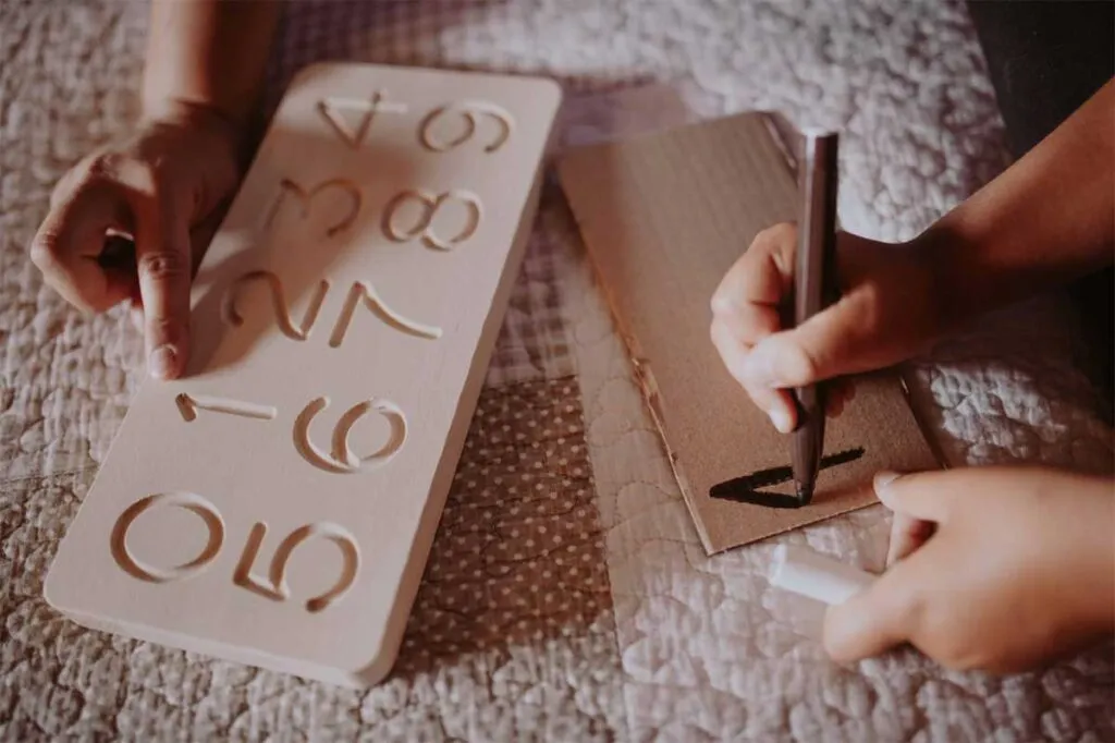 Funzioni cognitive e gioco in età prescolare tavole-di-tracciamento-little-me