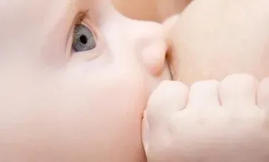 I benefici del latte materno per i neonati con peso molto basso alla nascita (VLBW)